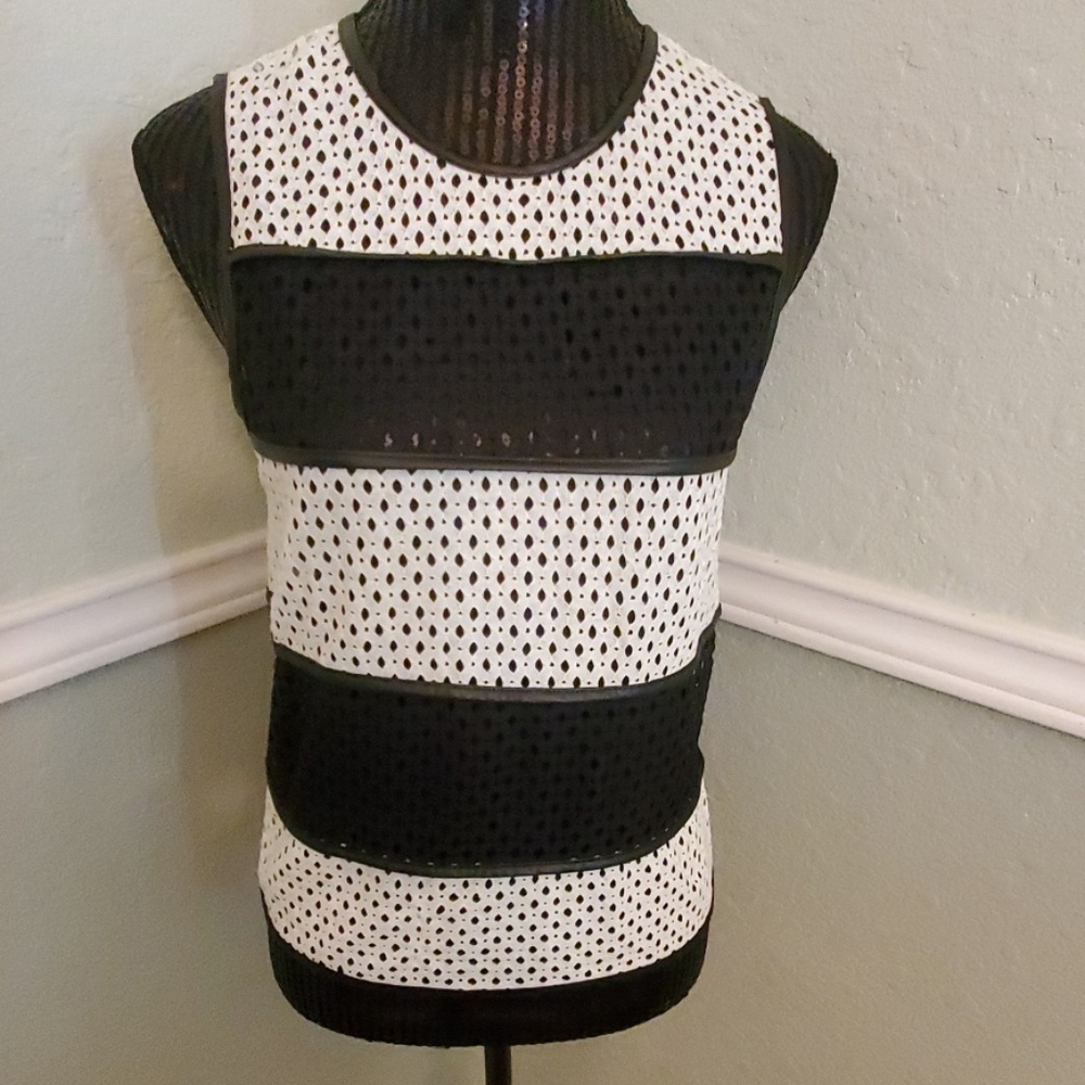 NWOT PIPERLIME Netted Sleeveless Vest top